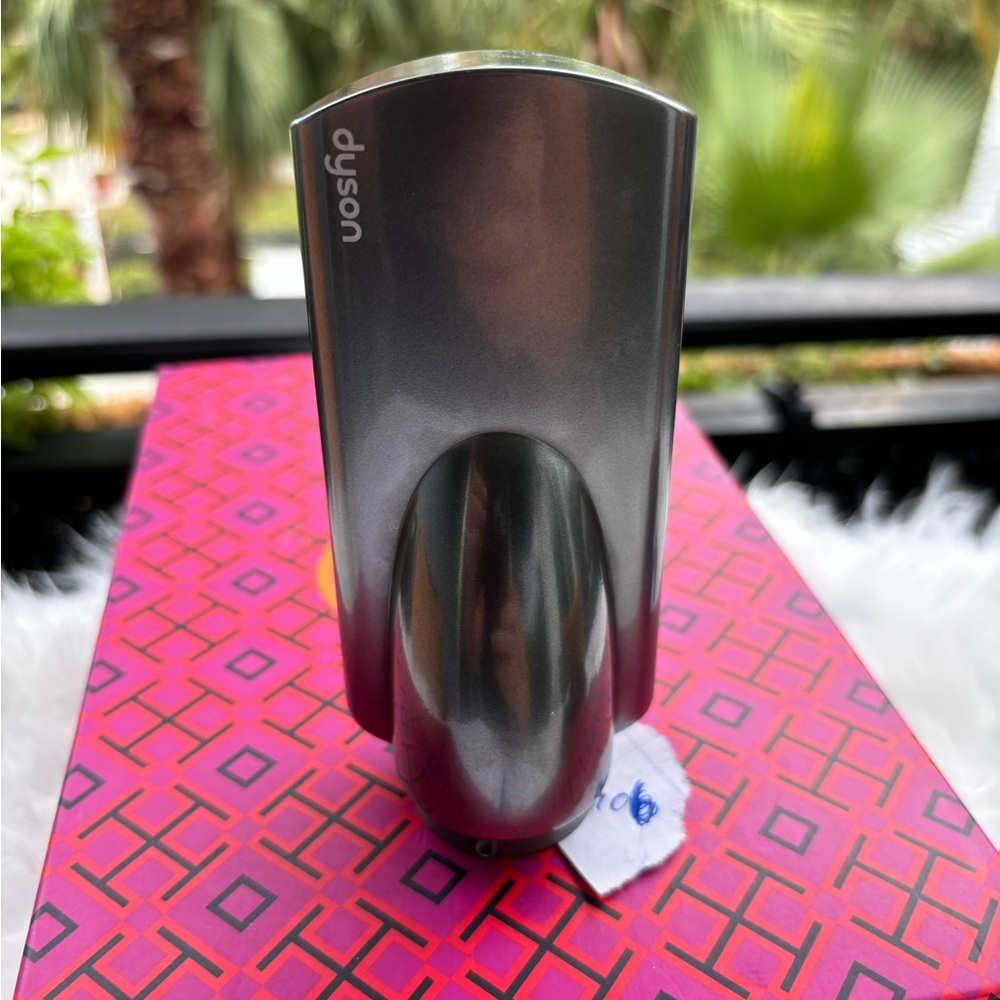 Dyson hair accessory for airway. The brush.